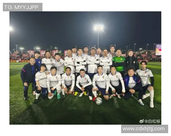 国外足球明星抵达中国引发热烈欢迎粉丝齐聚机场争相合影留念